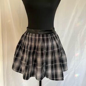 Leather Waist Band Zippered Plaid Skirt